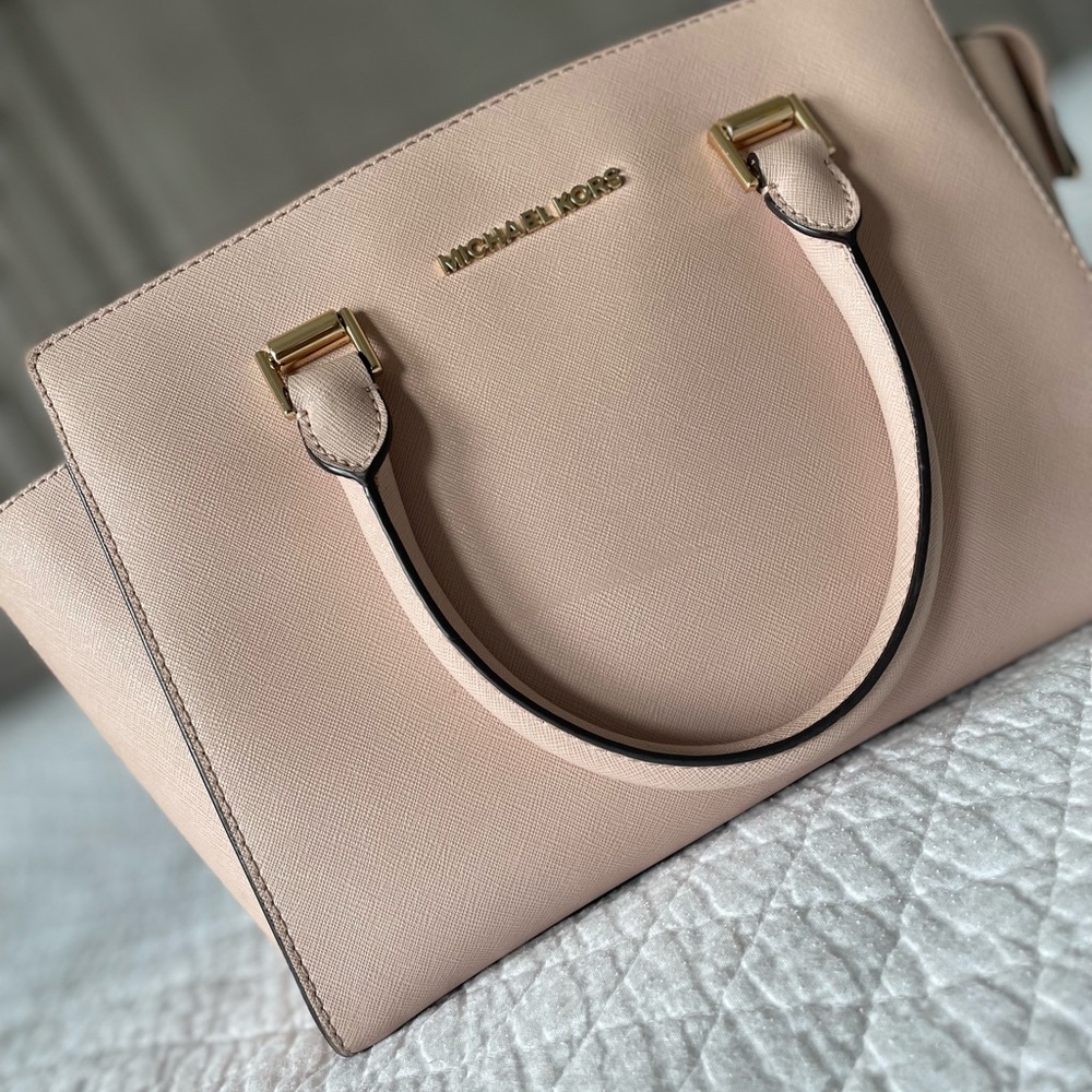 Pink micheal kors purse